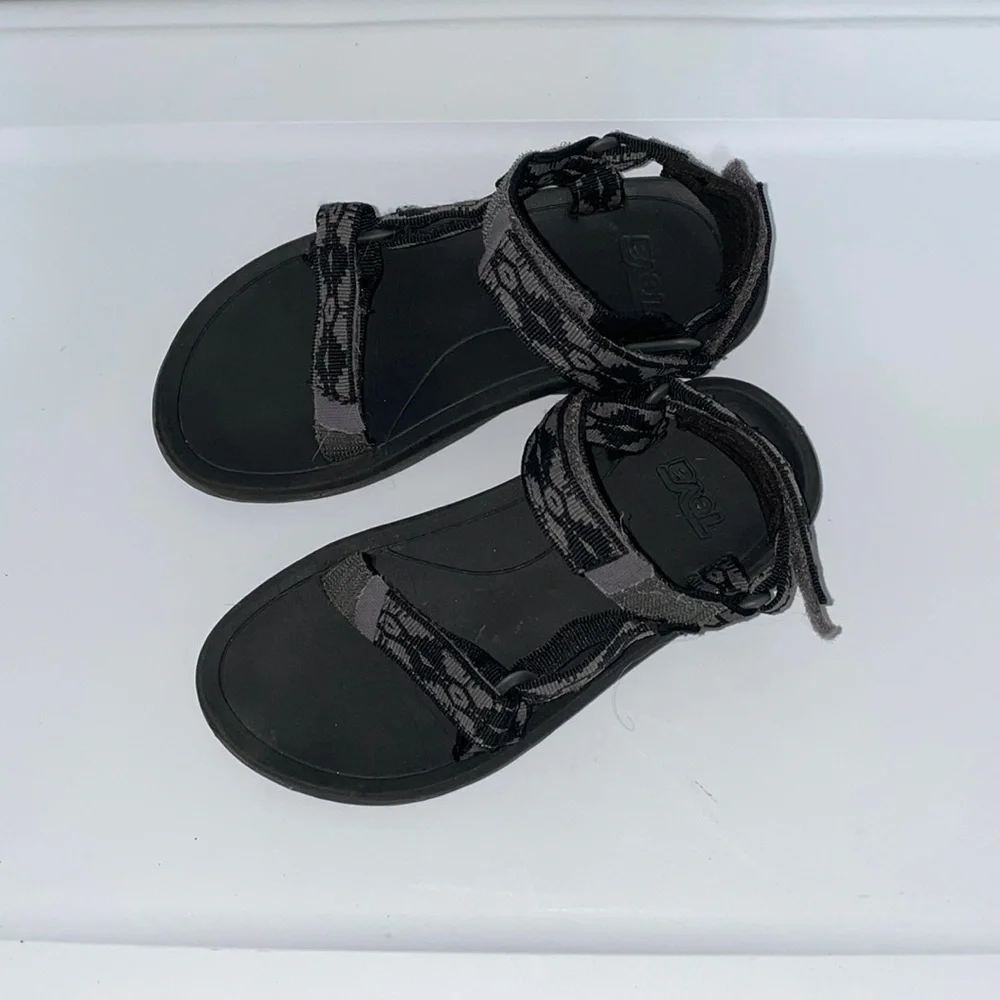 Teva Hurricane Big Kids Size 2 Lightweight Outdoor Sandals - Picture 1 of 6